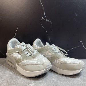 Mi Ni Ka Athletic Shoes Grey Size 6.5m